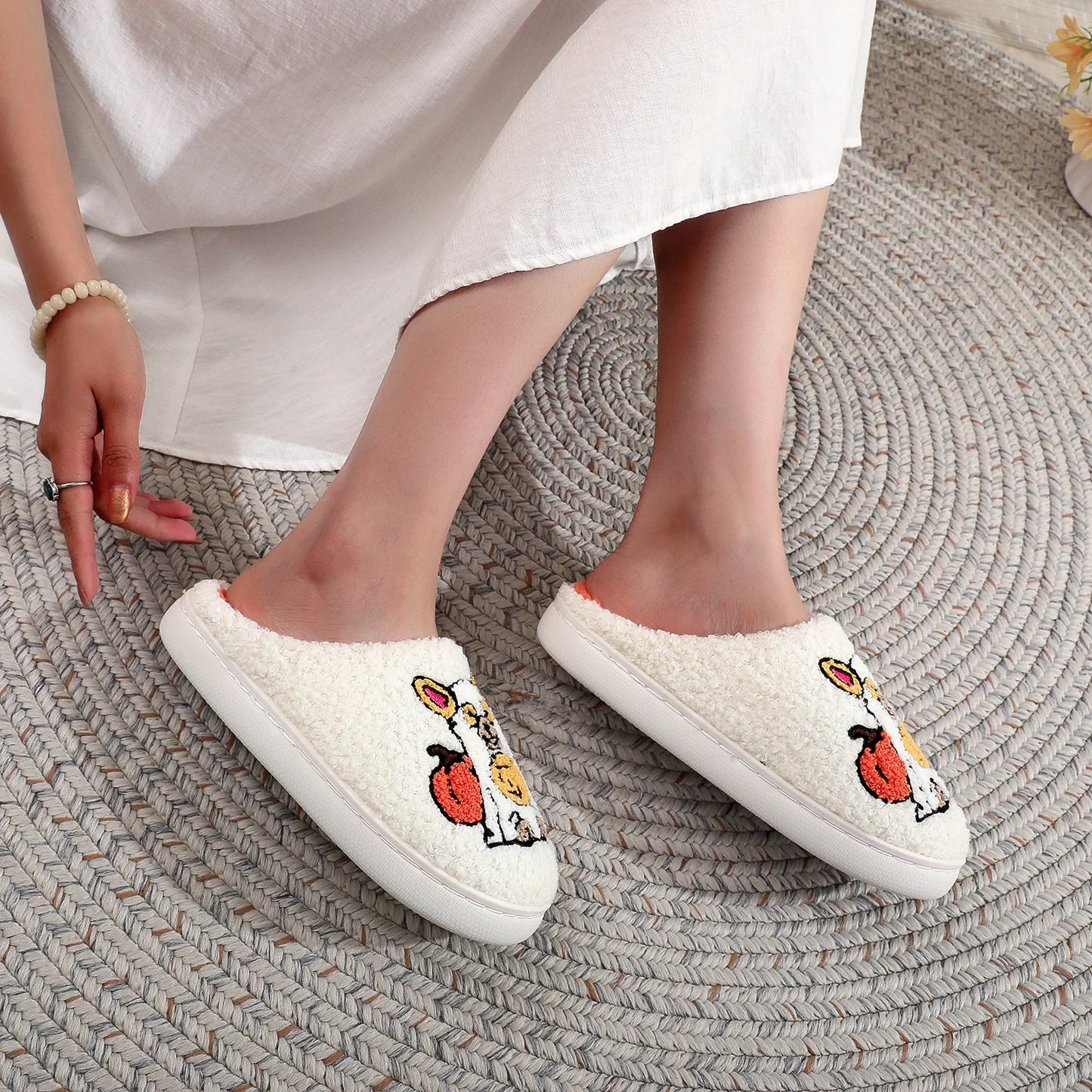 A Pair of White Halloween Pet Dog Ghost Dress up Pumpkin Element Pattern Embroider Plush Home Thick-Soled Comfortable Fur Slippers Personalized Warm Non-Slip Indoor Slippers Autumn and Winter Gifts for Men and Women to Wear